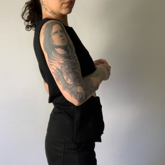 FRNCH Cut Out Top - Picture 5 of 11